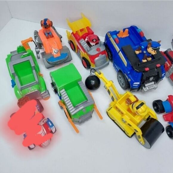 Paw Patrol Vehicles and Figures Toy Lot - Picture 4 of 5
